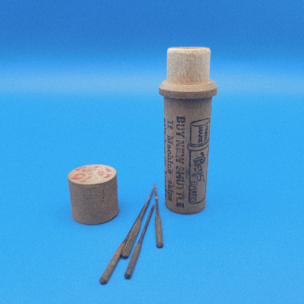 Vintage 1920's Boye Wood Cylinder Needle Case
